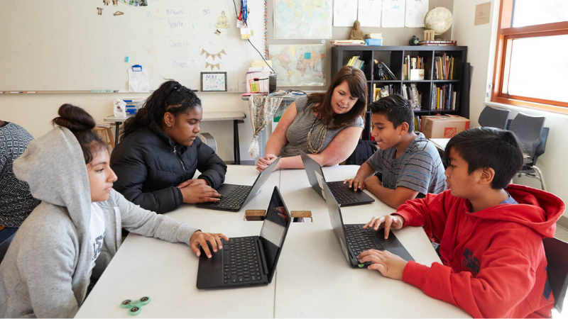 The use of technology to improve teacher professional development